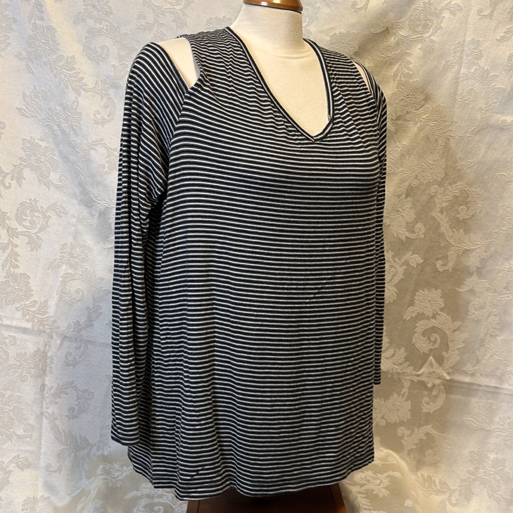 Striped cold shoulder style long sleeve top black grey white